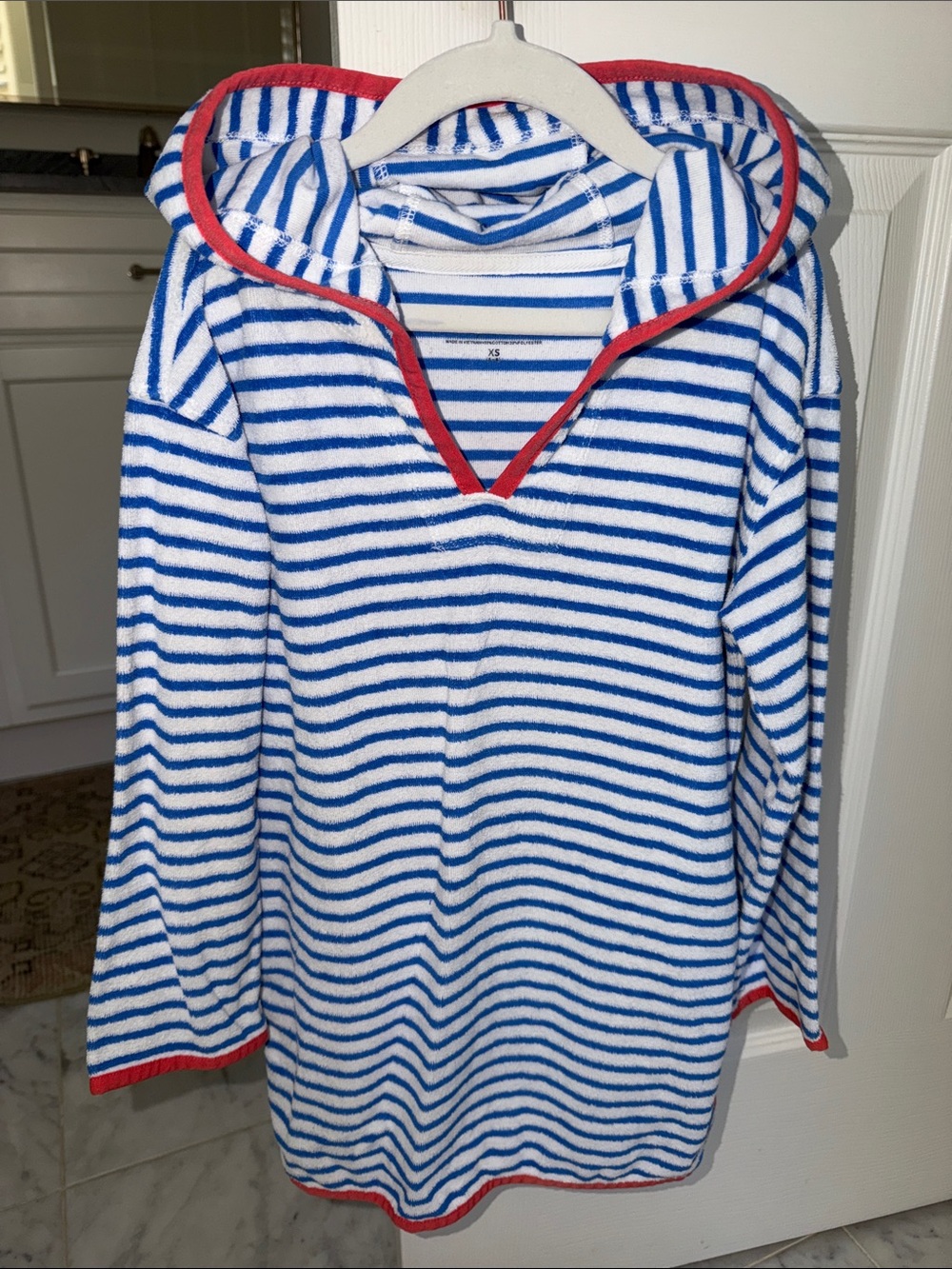 Vineyard Vines girls’ hooded swim coverup